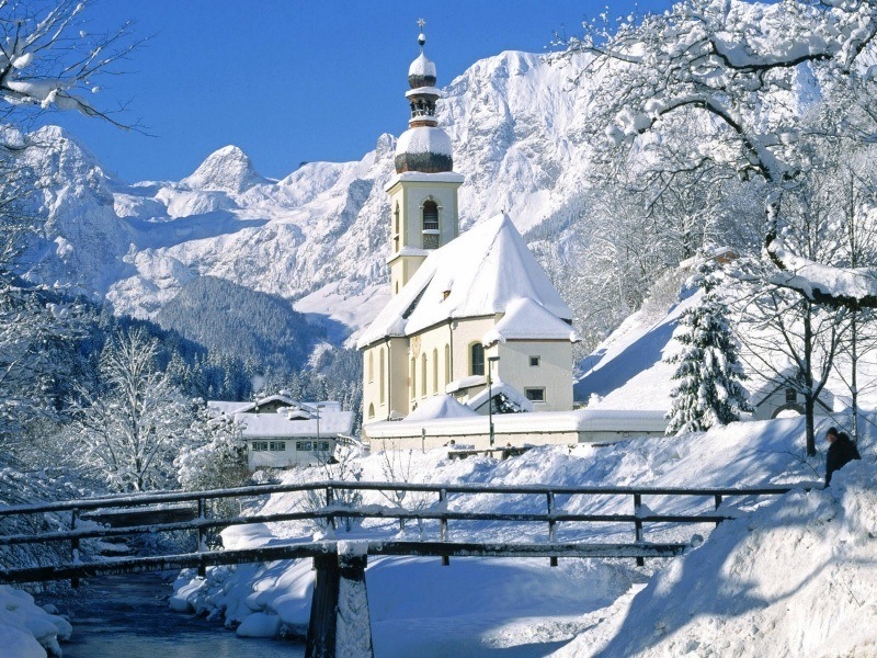 Eglise bavaroise sous la neige wallpaper
