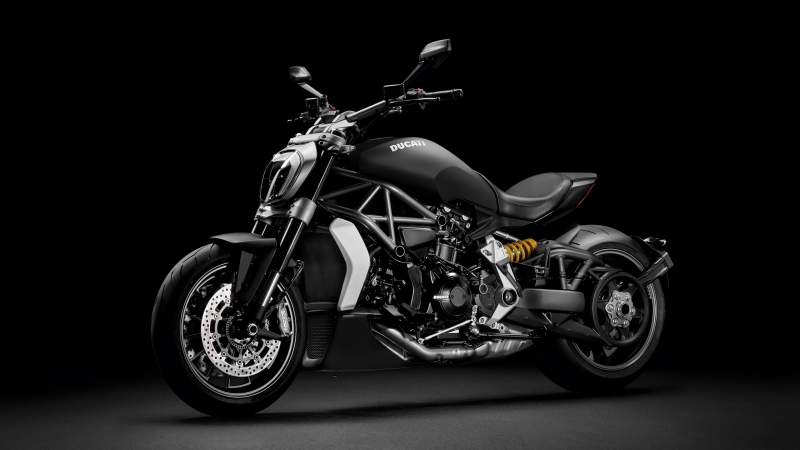 Ducati Diavel moto noir