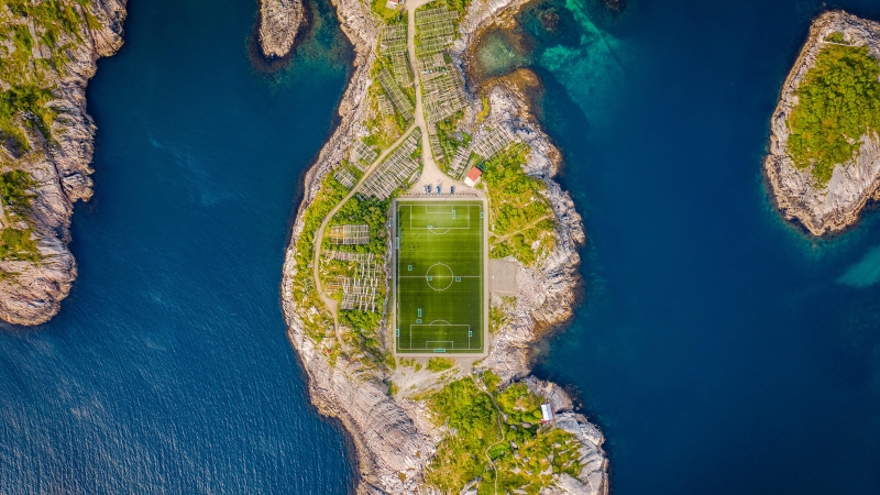 Henningsvaer terrain football Norvège