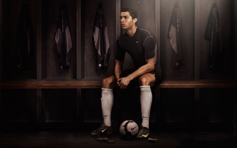 fond écran célébrité Cristiano Ronaldo vestiaire football star HD wallpaper soccer player gratuit