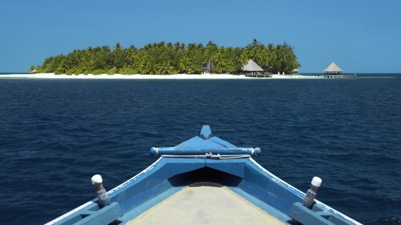 Ile paradisiaque vue depuis bateau