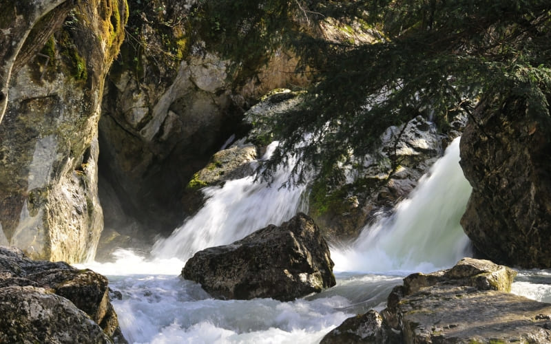 fond écran cascade de montagne paysage nature wallpaper HD photo