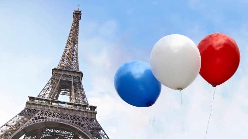 Tour Eiffel Paris ballon bleu blanc rouge
