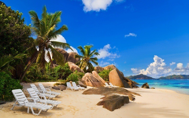 fond écran plage de rêve transat mer bleu cocotier wallpaper dream beach HD photo