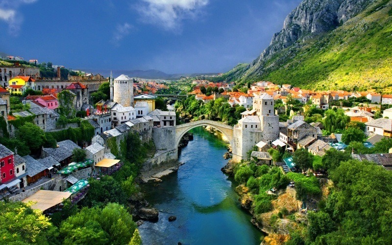 ville de Mostar pont Bosnie fond écran