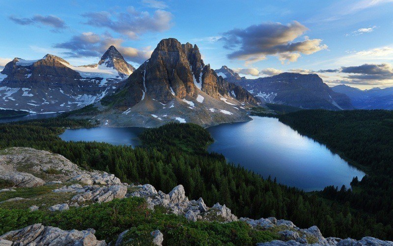 montagne et lac fond écran