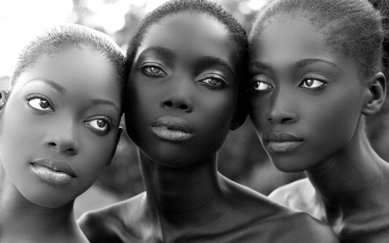 fond écran hd photo trois jolies visages femmes africaines noir et blanc wallpaper desktop free pictures three african women beautiful faces