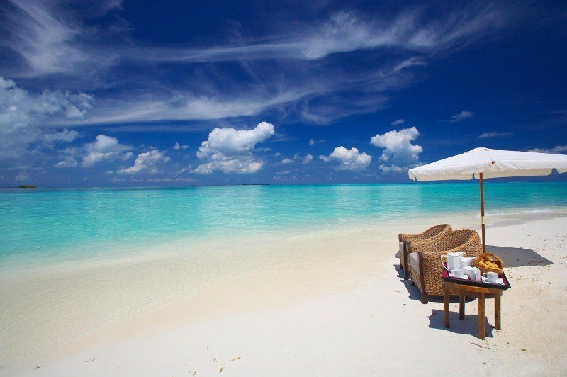 plage sable blanc et mer turquoise