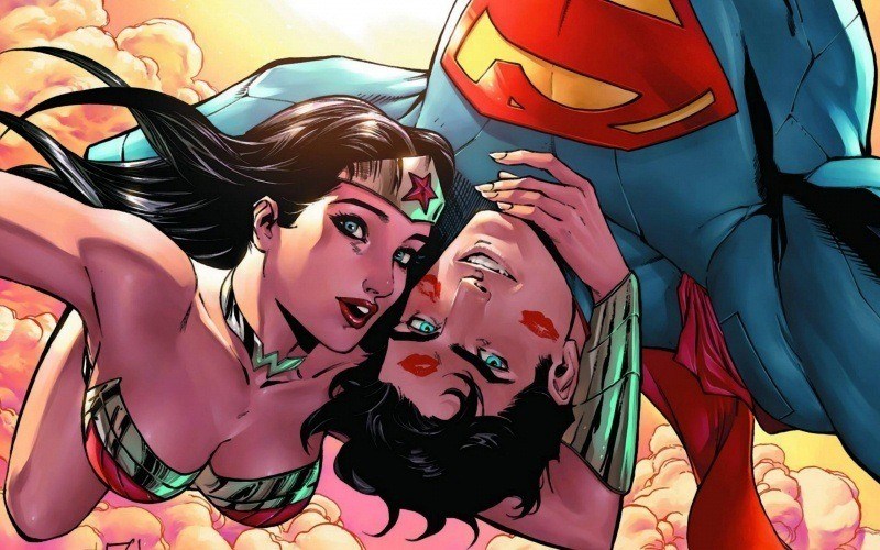 Superman et Wonderwoman kiss BD dessin