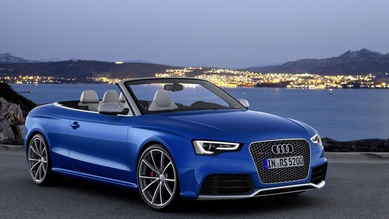 Audi RS5 cabriolet bleu hoto