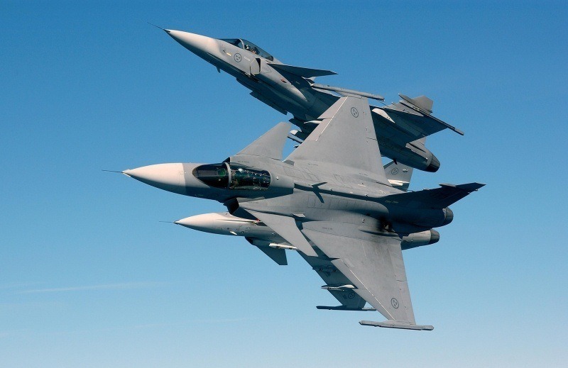 fond écran hd photo avion de chasse plane Gripen NG blue sky wallpaper picture desktop PC Mac