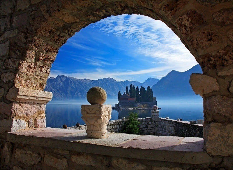 paysage Monténégro méditerranée avec île église au milieu lac image photo