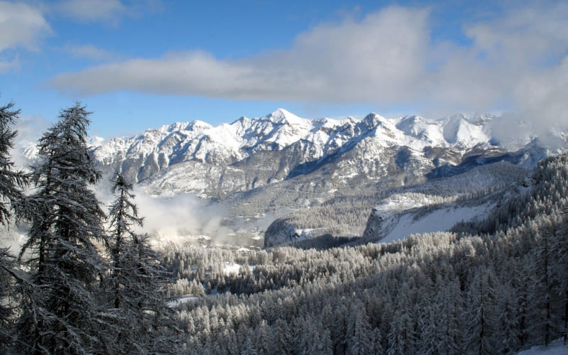 montagne hiver cimes enneigées photo