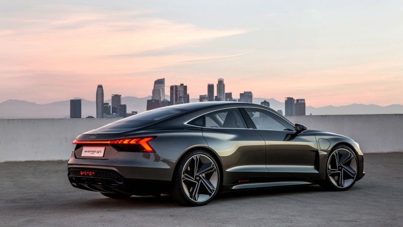Audi e-tron GT noir photo fond cran