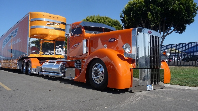 Fond ecran HD 4K camion truck américain Peterbilt orange avec remorque télécharger photo image picture wallpaper