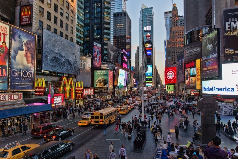 Fond ecran HD 4K photo time Square traffic New York ville USA soir télécharger wallpaper download picture image background