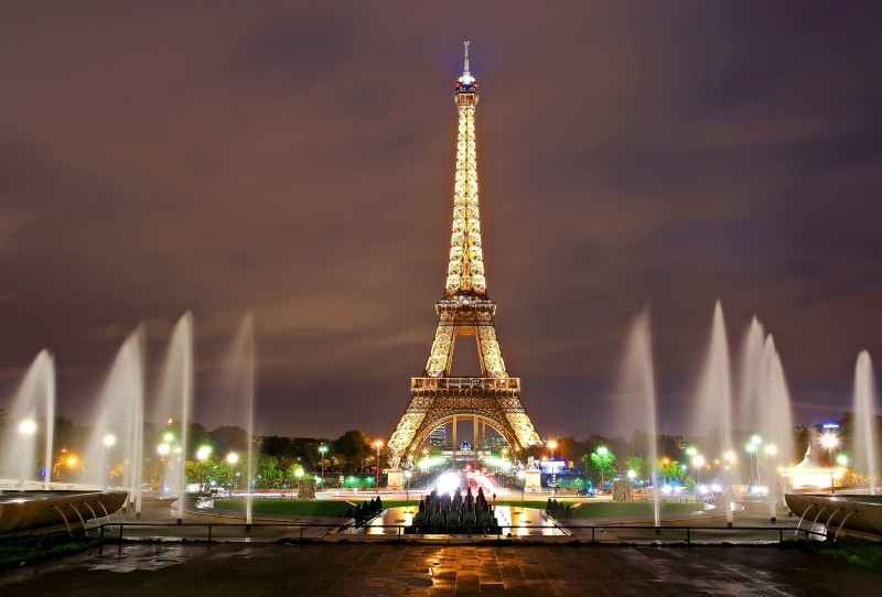 Fond ecran HD 4K Tour Eiffel illuminé Paris France la nuit place Trocadéro fontaine image photo télécharger download wallpaper