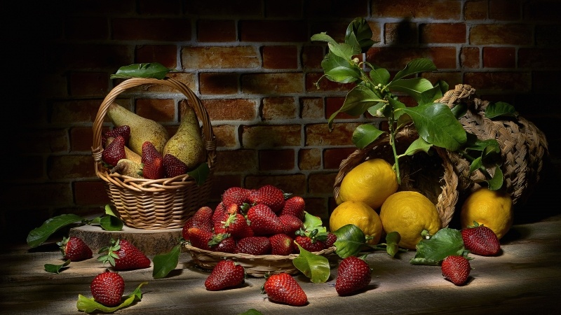 Fond d'écran nature morte photo art fraises citrons poires corbeille feuilles image picture wallpaper