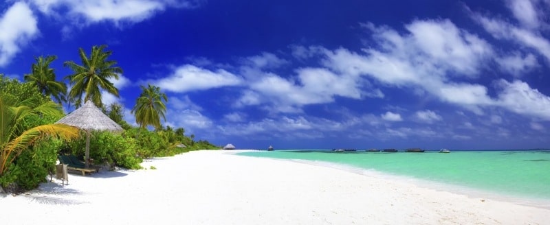 Photo panoramique plage de sable blanc Seychelles