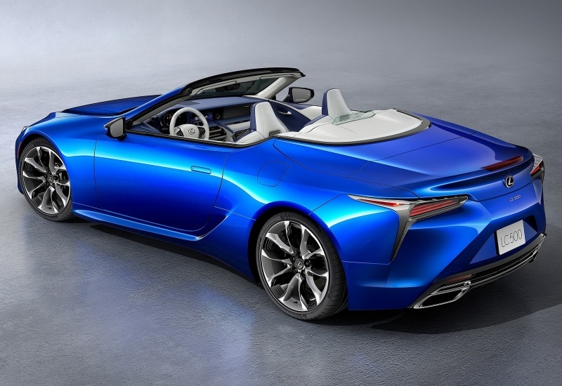 Lexus LC500 automobile décapotable bleu