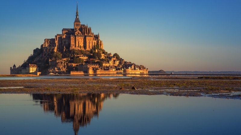 Fond d'écran HD baie du Mont St Michel au coucher de soleil photo image picture wallpaper background