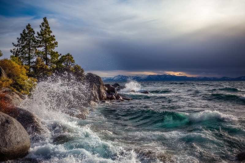 paysage-lac-Tahoe-USA-Nevada-vague