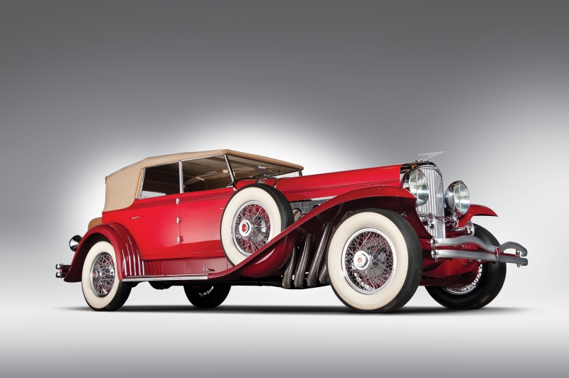 Voiture Duesenberg modèle J décapotable rouge