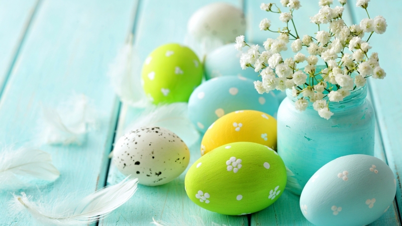 Fond écran HD Pâques easter eggs oeufs vert jaune bleu wallpaper télécharger gratuit