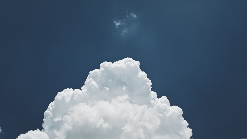 nuage blanc été sur ciel bleu